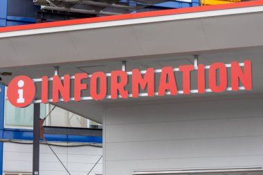 Halkın gerekli bilgileri alması için Kırmızı Bilgi İşareti