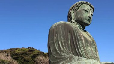 Japonya, Kamakura 'nın Yüce Buda' sı. Kamakura ya da Kamakura Daibutsu 'nun bronzlaşmış Büyük Buda' sı 13. yüzyıla dayanır ve Japonya 'daki en uzun ikinci bronz Buda' dır.