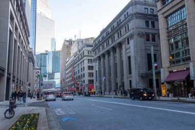 Tokyo, Japonya-28 Aralık 2025: Nihonbashi, geleneksel Edo dönemi ticaretini modern entellektüel binalar ve alışveriş merkezleri ile harmanlamasıyla bilinen tarihi, merkezi bir Tokyo ticaret bölgesidir.