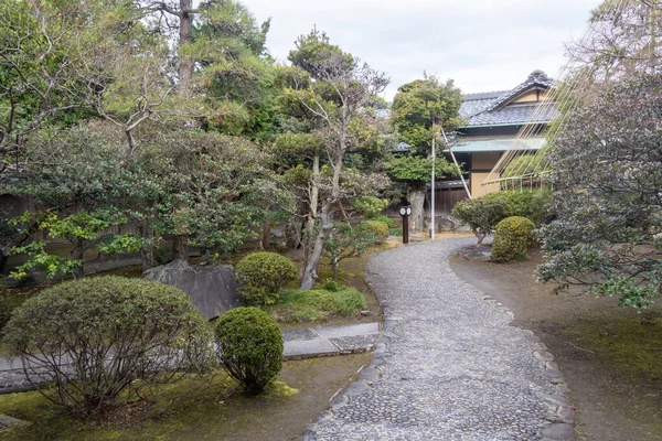 Tokyo, Japonya - 27 Aralık 2025 Yamamoto-tei 'de güzel bir bahçe, geçen yüzyıldan kalma bir çay evi hazinesi, Shibamata, Tokyo