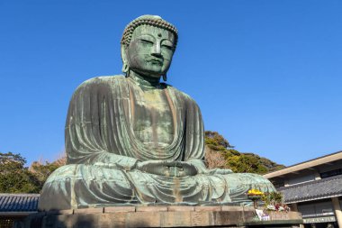 Japonya, Kamakura 'nın Yüce Buda' sı. Kamakura ya da Kamakura Daibutsu 'nun bronzlaşmış Büyük Buda' sı 13. yüzyıla dayanır ve Japonya 'daki en uzun ikinci bronz Buda' dır.