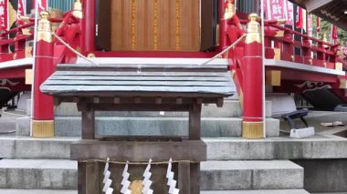 Kamakura, Japonya-17 Aralık 2025: Enoshima Adası, Japonya. Enoshima Tapınağı kompleksi içinde önemli Benzaiten heykelleri barındıran sekizgen bir salondur.