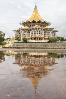 Kuching, Malezya - 26 Ocak 2026: Yeni Saray Yasama Meclisi Binası veya Malezya 'nın Kuching kentindeki yeni DUN Sarawak binası.