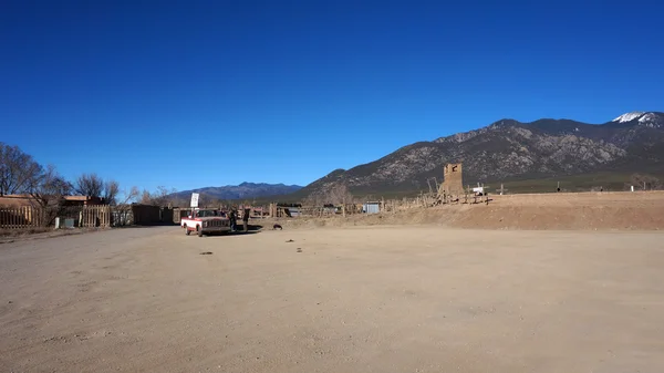 Barevné domy v Taos Pueblo, Nové Mexiko — Stock fotografie