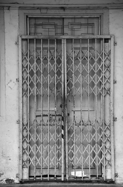 Metalen vouwdeur — Stockfoto