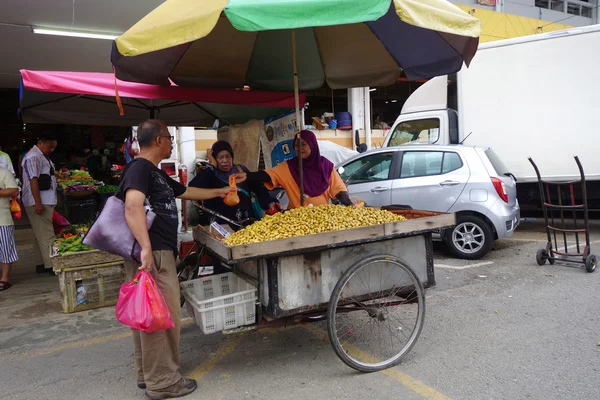 땅콩 판매자 렘에서도 측면에 찐된 땅콩 판매, — 스톡 사진