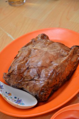 Restoranda servis dilenci tavuk