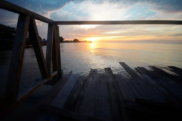 Tanjung Sepat amante embarcadero en la luz de la mañana — Foto de Stock