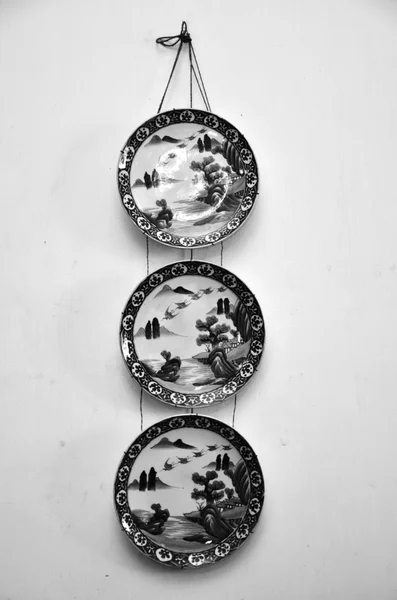 Üç güzel seramik tabak — Stok fotoğraf