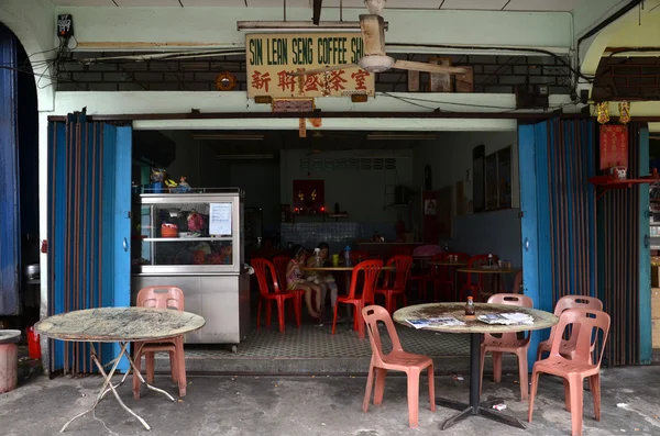 Vista geral de um restaurante de rua em Kuala Sepetang, Mala — Fotografia de Stock