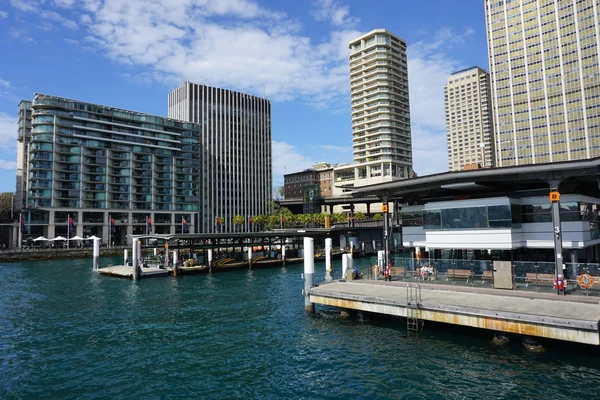 Vista del distrito central de negocios Sydney ciudad del puerto de ferry — Foto de Stock
