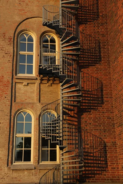 Spiralne schody i windows Obraz Stockowy