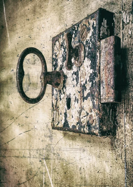 Eski anahtar kilit içinde