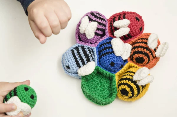 Colmeia Colorida Com Abelhas Crochê Brinquedos Seguros Para Bebês Ovo — Fotografia de Stock