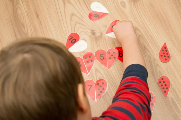 Zählen Herd Form Spiel Punkte Und Zahlen Finden Sie Ein — Stockfoto