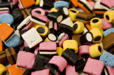 Tatlı sakızlar, meyan kökü sakızları, çocuklar ve yetişkinler için şeker. .