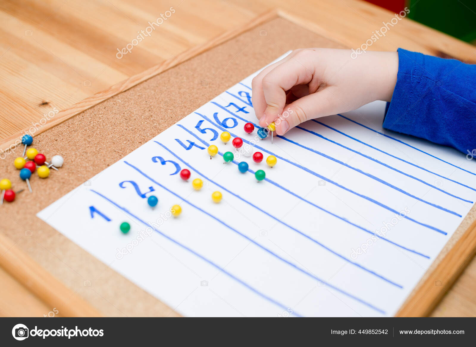 Criança Fazer Exercícios Matemáticos Simples Educação Precoce Contar Jogos  Exercício fotos, imagens de © photoug #449852542