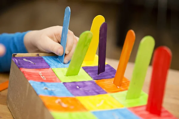 Montessori Wdrożyć Sortuję Według Kolorów Diy Domu Kartonowego Pudełka Lodów Zdjęcia Stockowe bez tantiem
