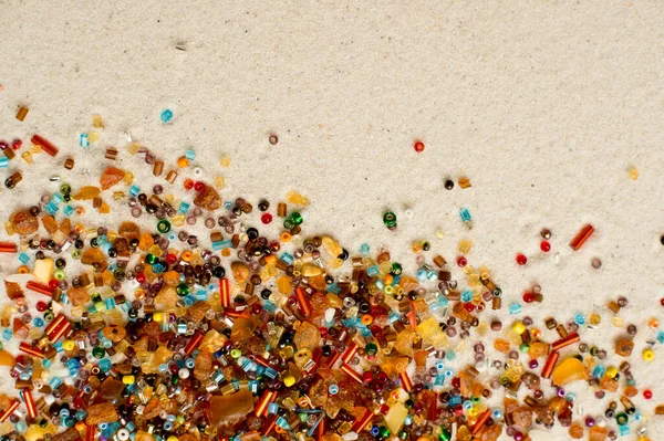 Αστέρια Πέφτουν Κεχριμπάρι Και Χάντρες Λευκή Άμμο — Φωτογραφία Αρχείου
