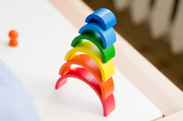 Arcobaleno Colorato Legno Giocattolo Bambini Divertimento Creatività Sequenza Capacità Motorie — Foto Stock