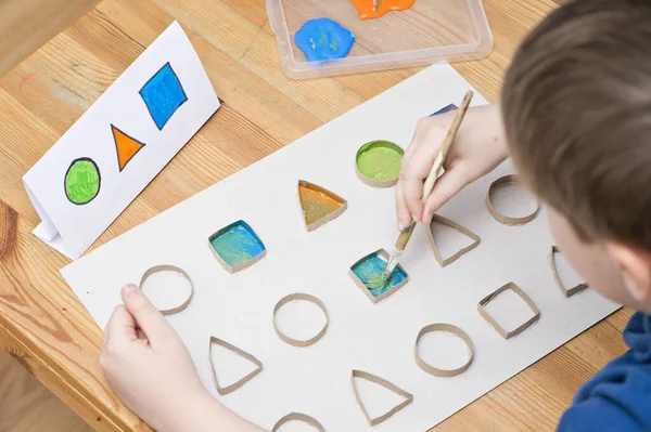 Niño Aprende Formas Geométricas Motricidad Fina Tareas Preescolares Necesidades Especiales —  Fotos de Stock