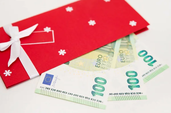 Tema Navidad Sobre Con Cinta Blanca Dinero Interior Montón Euros — Foto de Stock