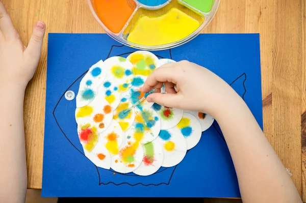 Pescado Hecho Almohadillas Algodón Pintura Por Madre Niño Niño Para —  Fotos de Stock