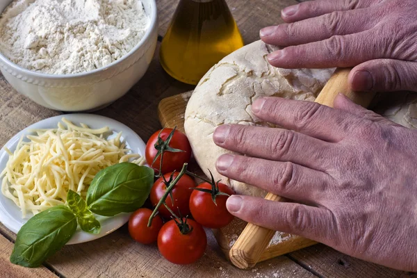 Предназначена для приготовления итальянской пиццы — стоковое фото