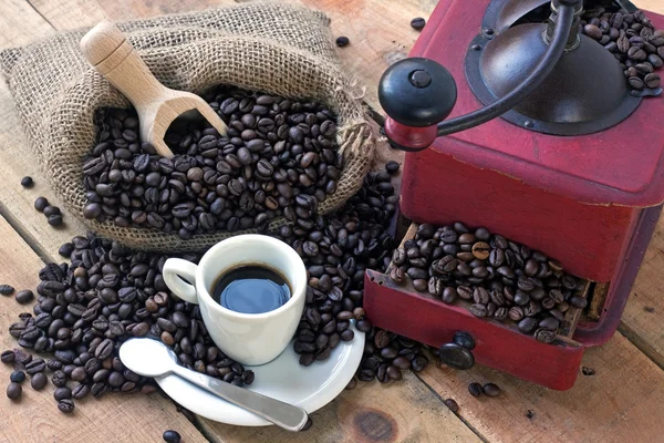 Kaffekvarn på bakgrund — Stockfoto