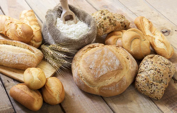 Різні хліб і шматочки хліба . — стокове фото