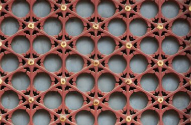 Kraliyet Sarayı 'nın Yasak Şehri' ndeki ahşap kapı ve pencerelerin doğu desenleri.