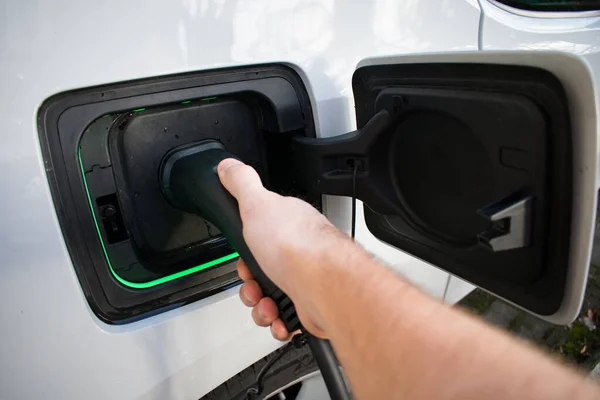 Evdeki elektrikli araba şarjı - EV 'yi ışıklarla şarj ediyor