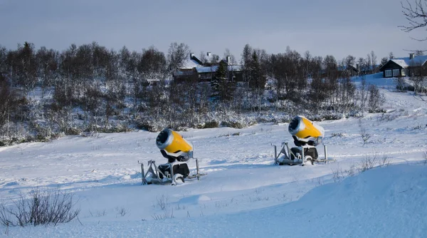 Macchina Innevare Con Cabine Terra Cannoni Neve — Foto Stock