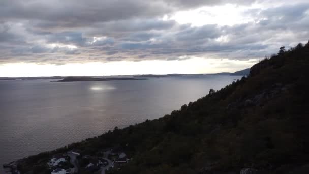 Drone Areal Filmato Del Villaggio Pescatori Norvegese Tramonto Tau Vicino — Video Stock