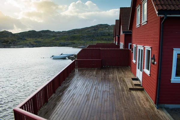 Casa Barco Rojo Con Cielo Colorido Fiordos Costa Oeste Noruega — Foto de Stock