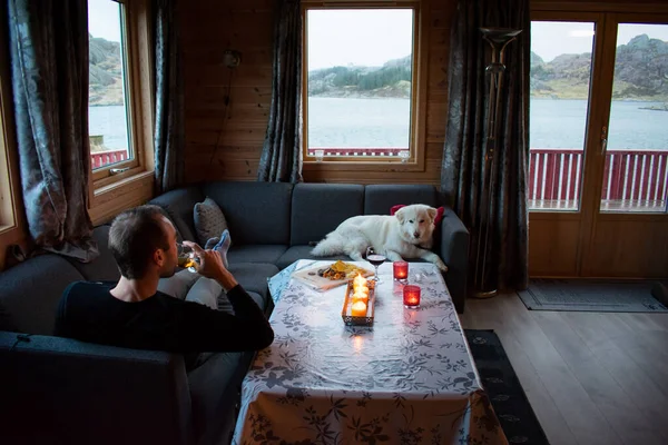 Casa Barco Rojo Con Cielo Colorido Fiordos Costa Oeste Noruega — Foto de Stock