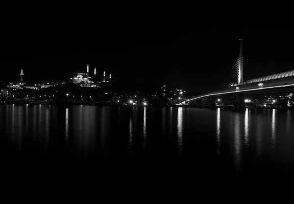 Προβολή Νύχτας Στην Κωνσταντινούπολη Golden Horn Και Την Παλιά Πόλη — Φωτογραφία Αρχείου