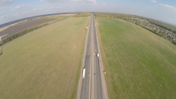 Autostrada droga samochodu widok z góry trasy — Wideo stockowe