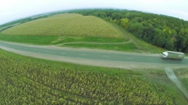 Havadan görünümü. Sarma yollar, otoyol Güz. Otoyol M7 