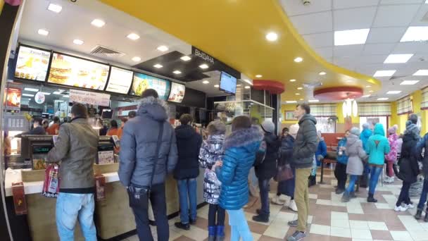 Fast food restaurant Mc'Donalds, Ufa Russia — Stock Video