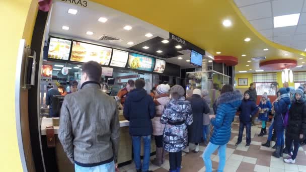 Fast food restaurant Mc'Donalds, Ufa Russia — Stock Video