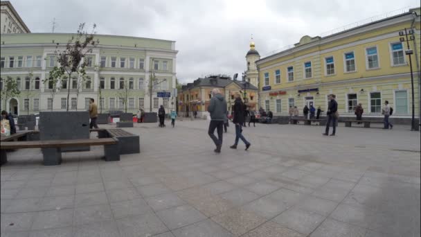 Moskva, Ryssland - maj 11: Metro Tretyakov. Visa Bolshaya Ordynka 11 maj 2015 i Moskva, Ryssland — Stockvideo