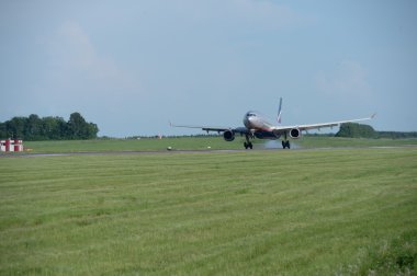 Ufa, Rusya - 29 Mayıs 2015: Uçak Airbus A330-343 Aeroflot Havayolları havaalanı Ufa, Rusya Mayıs 2015