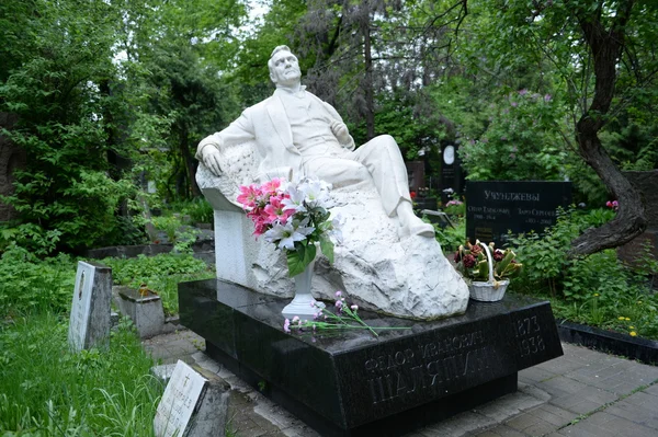 Moskva, - 15 maj: monumentet på graven av Fyodor Chaliapin, Novodevitjekyrkogården 15 maj 2015 i Moskva, Ryssland — Stockfoto