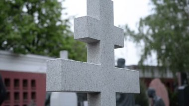 Yağmur mezarlık çapraz