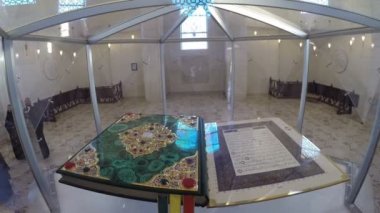 Dünyanın en büyük Kur'an-ı Kerim basılmış. Bolgar, Tataristan, Rusya Bolgar, Tataristan, Rusya Federasyonu. Dünyanın en büyük basılı Kur'an olduğunu