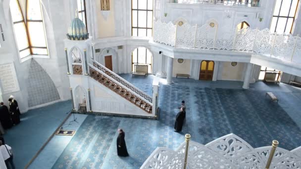 Qol Sharif (Qolsherif, Kol Sharif, Kul Sharif) Mosquée à l'intérieur à Kazan Kremlin, Tatarstan, Russie . — Video