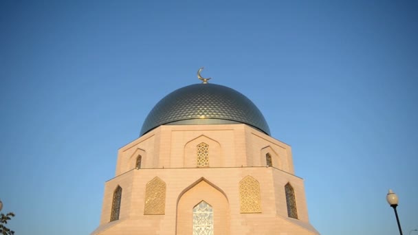 Bolgar, RUSSIA - Sep 1, 2015: A memorial sign in honor of the adoption of Islam by Volga Bulgaria in 922 in Bolgar, Tatarstan, Russia. It is the world's largest printed Koran — Stock Video