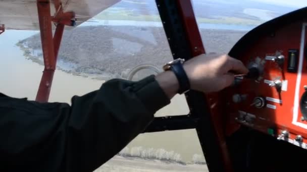 コントロール、小型航空機のパイロット. — ストック動画