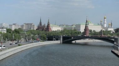 Moskova. Kremlin, büyük taş köprü ve Moskova Nehri
